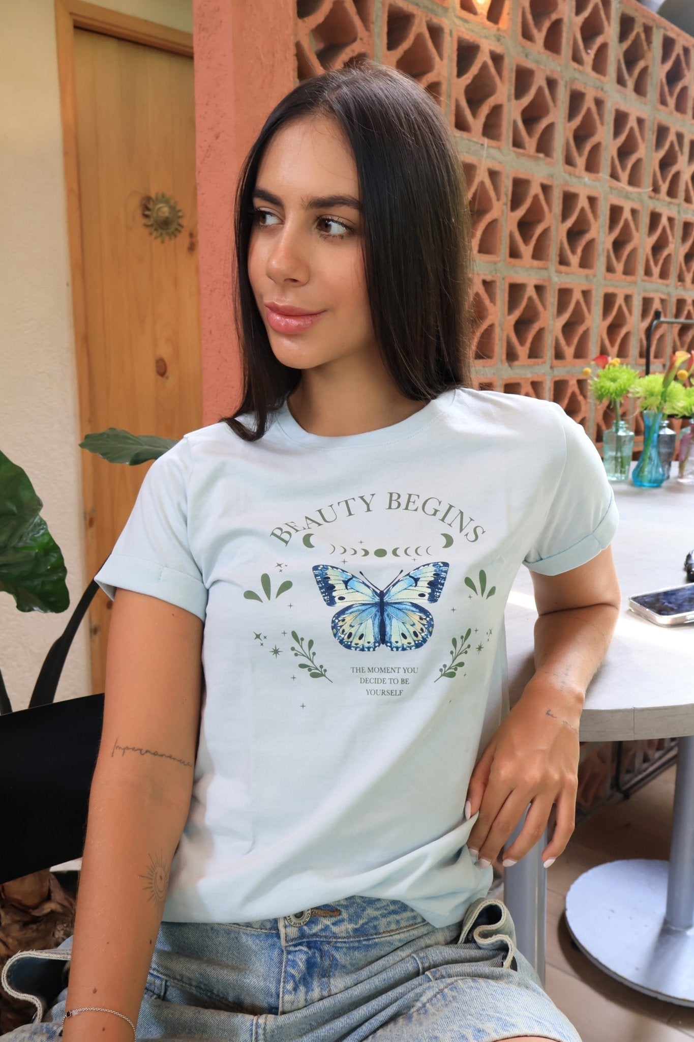 CAMISETA BEAUTY BEGINS