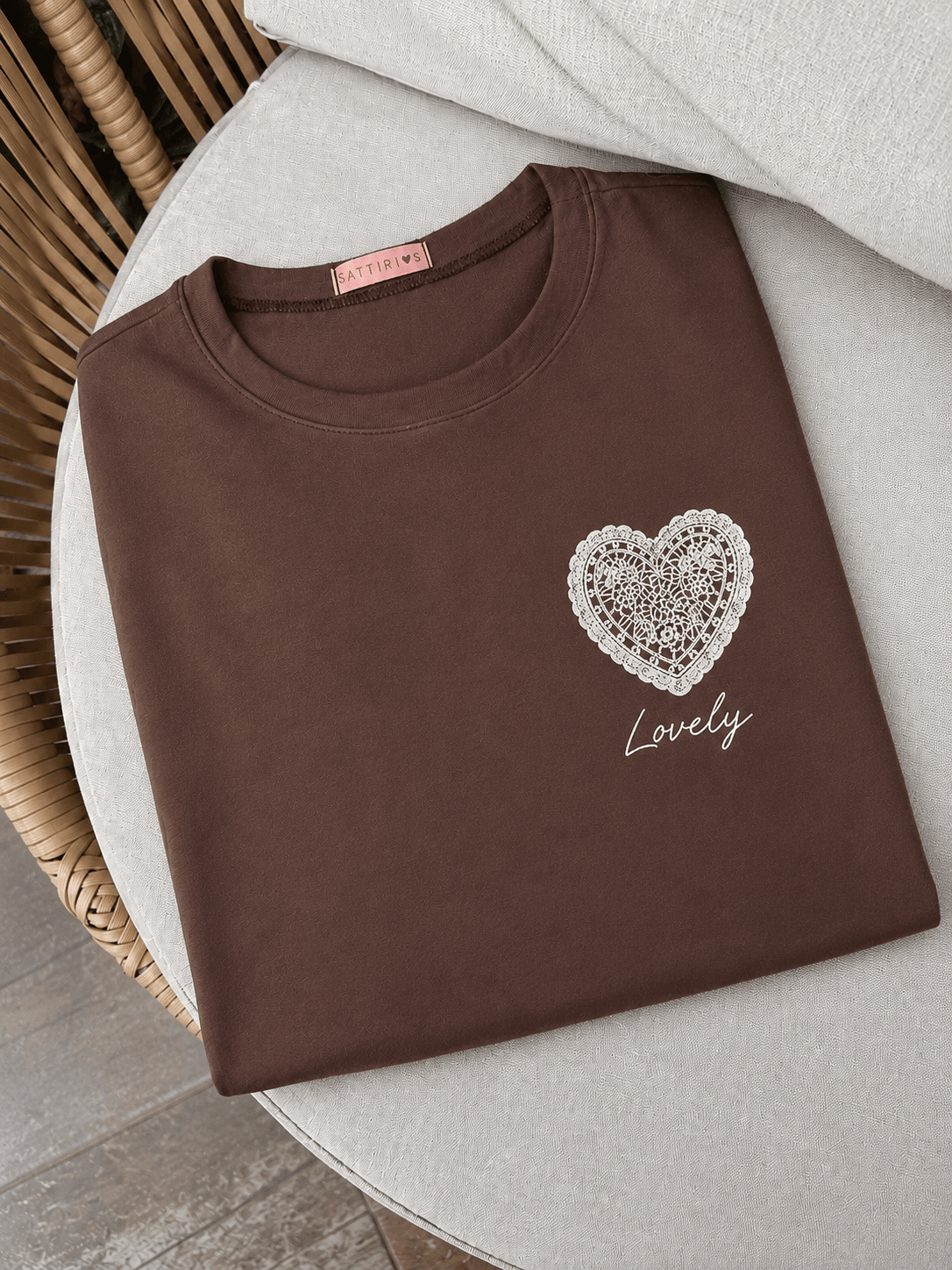 CAMISETA LOVELY