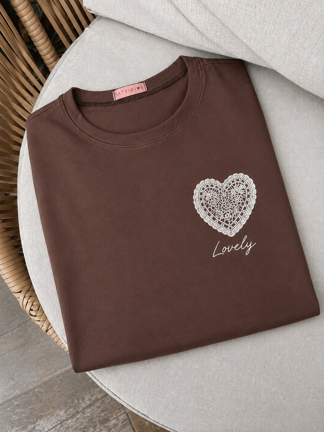 CAMISETA LOVELY
