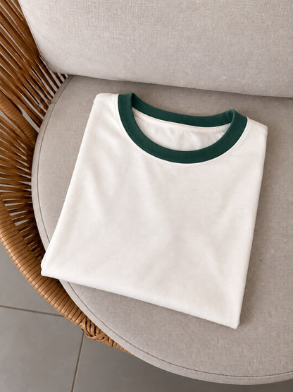 CAMISETA BÁSICA CUELLO VERDE PINO