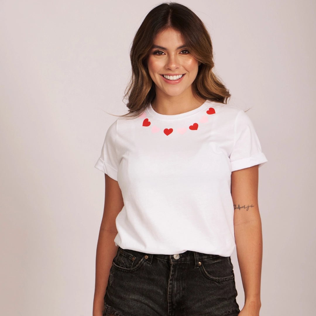 CAMISETA CORAZONES CUELLO