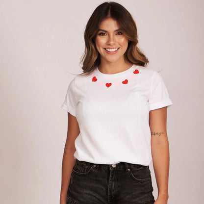 CAMISETA CORAZONES CUELLO