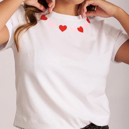 CAMISETA CORAZONES CUELLO